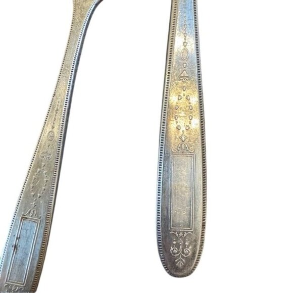 Set Of 7 Antique Silverplate Butter Knives With Ornate Handles & Engraved Detail - Picture 5 of 7